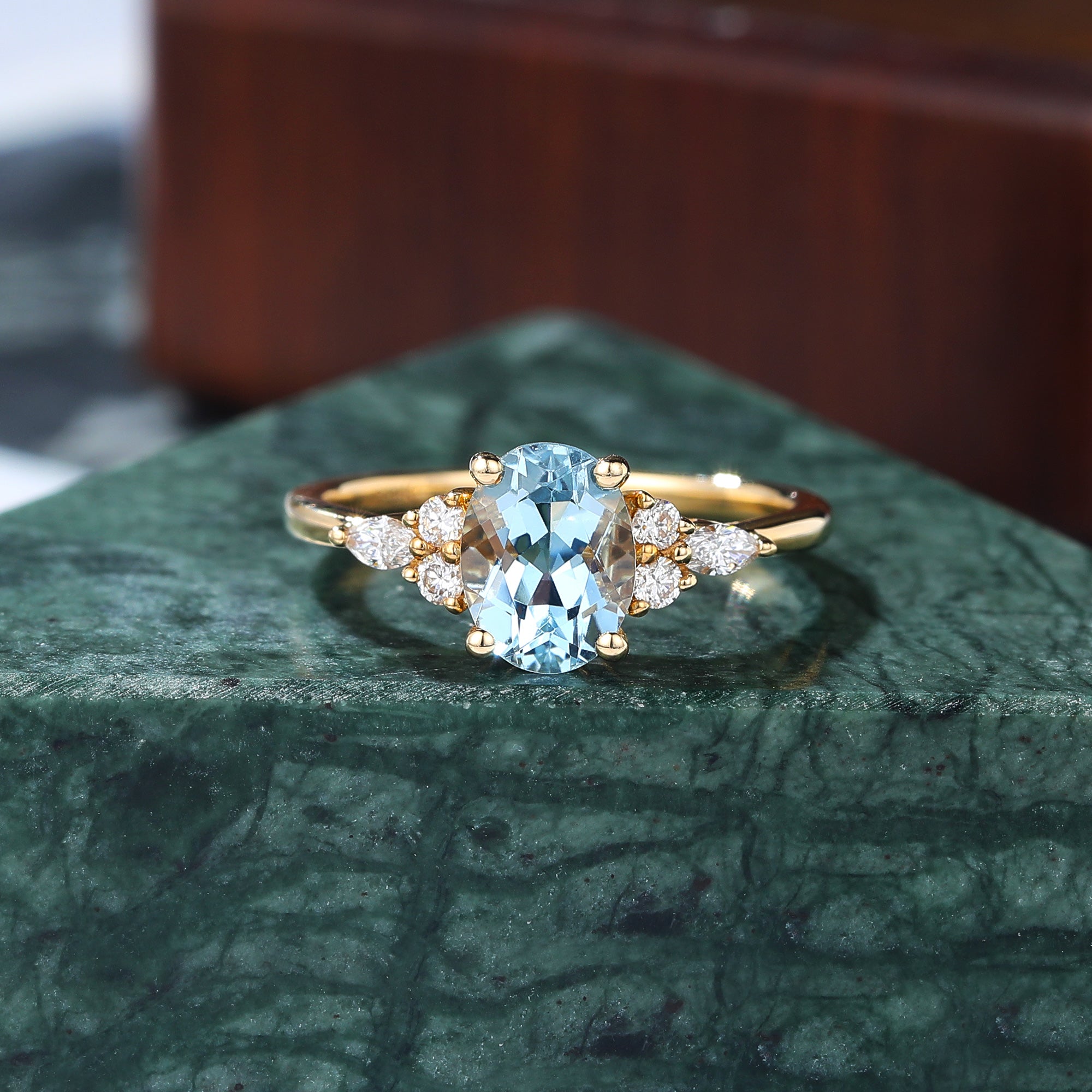 Oval cut Aquamarine white gold engagement ring
