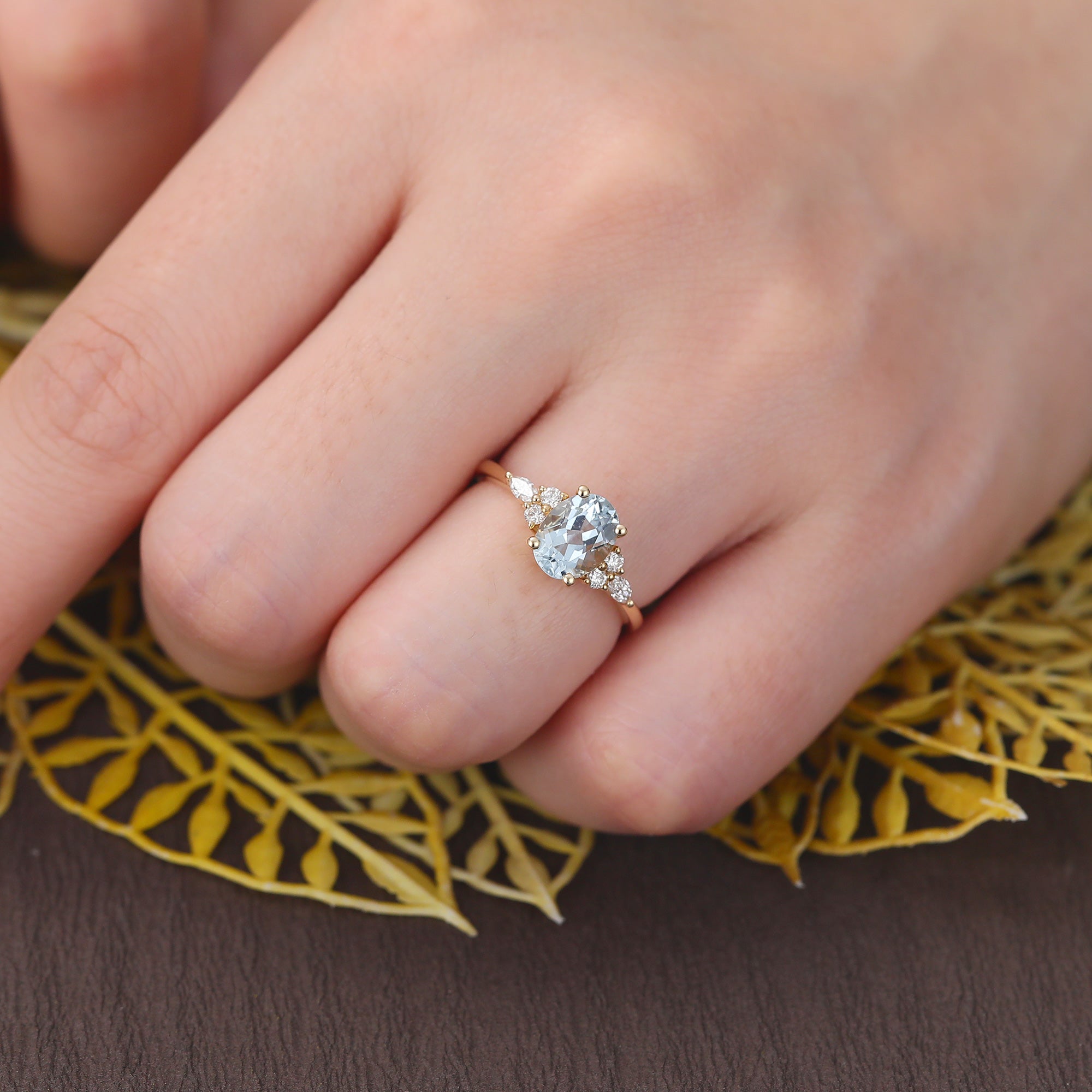 Oval cut Aquamarine white gold engagement ring