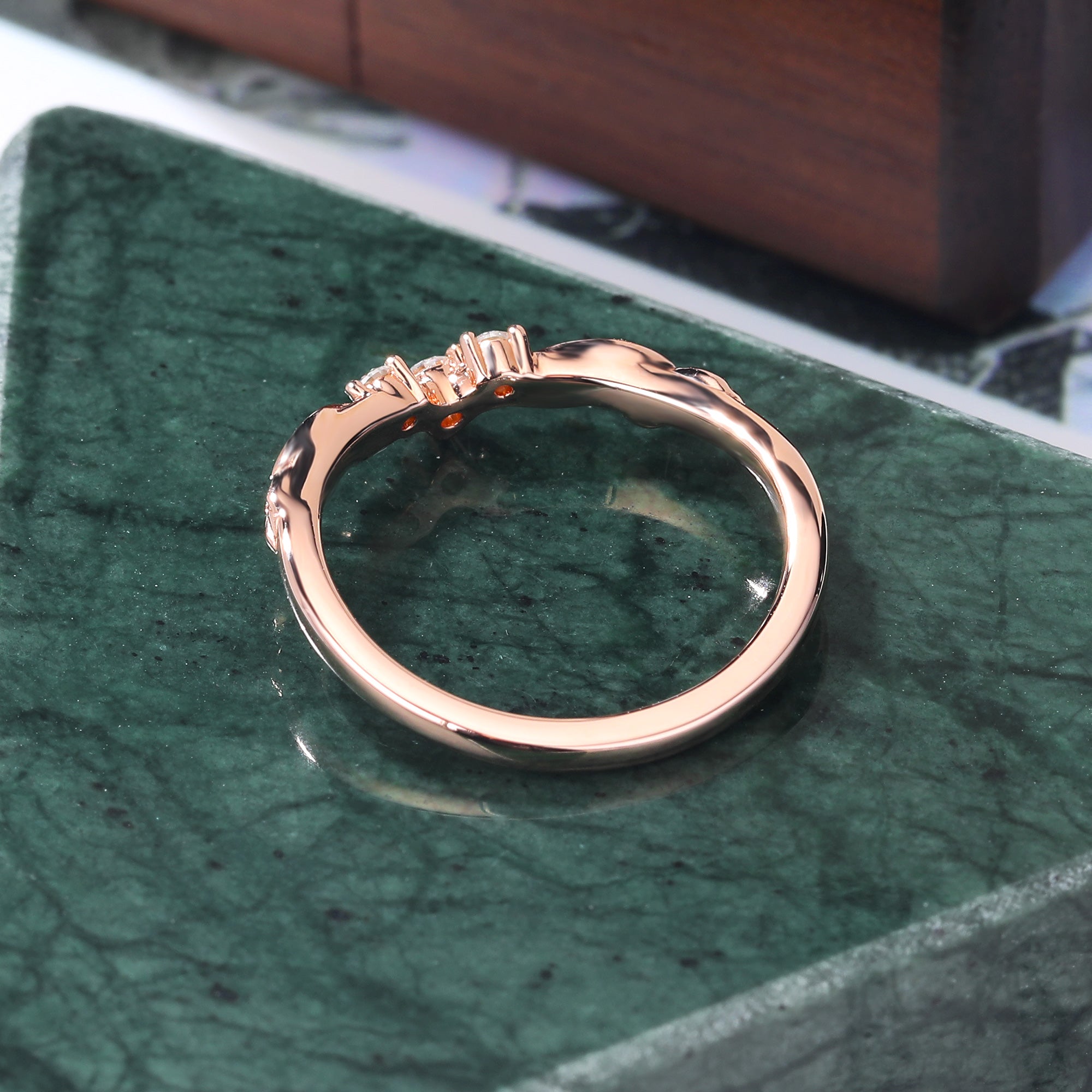 Round moissanite wedding band.S925/10k/14k/18k rose gold yellow gold whilte gold bridal ring.