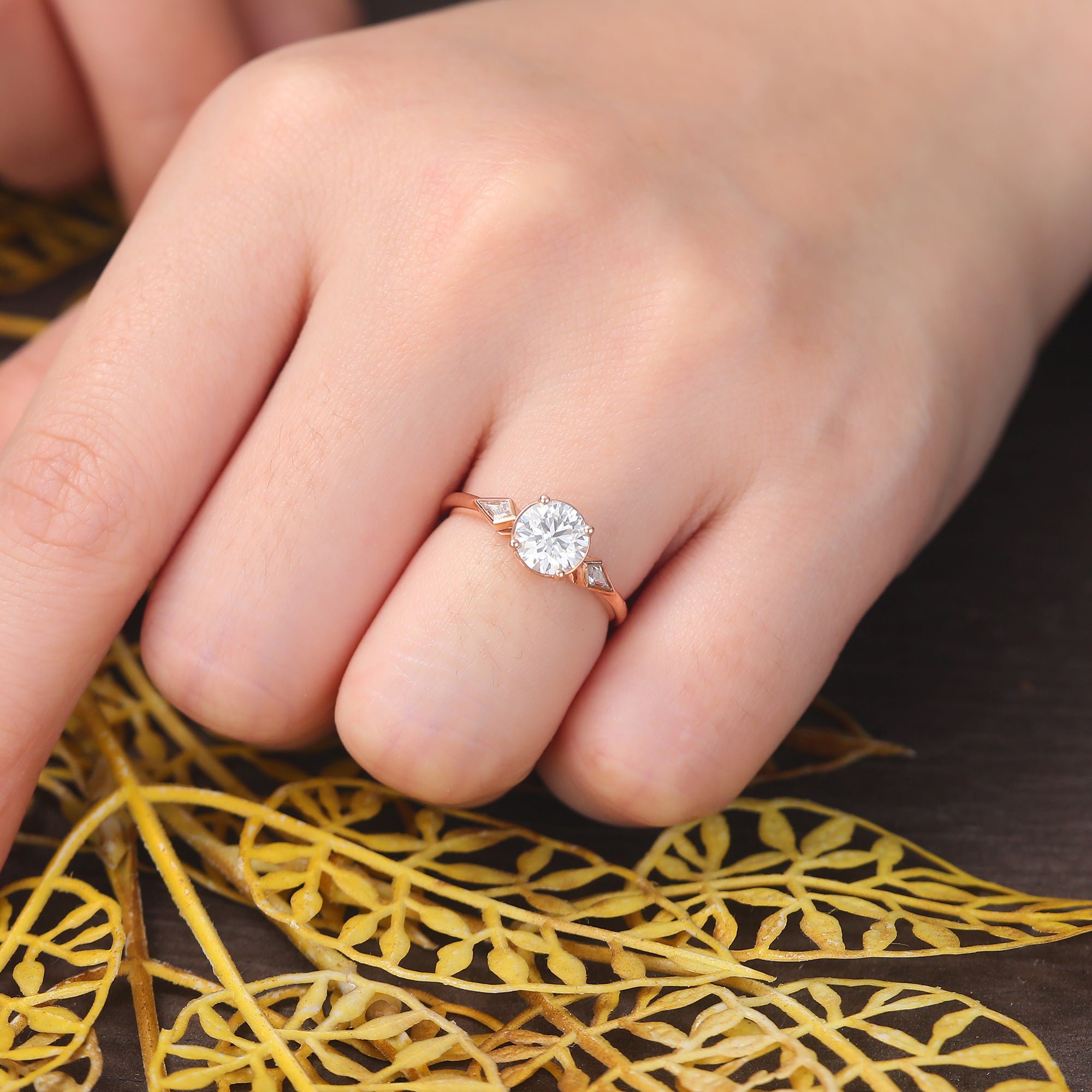 1.0CT Round cut moissanite rose gold engagement Ring.